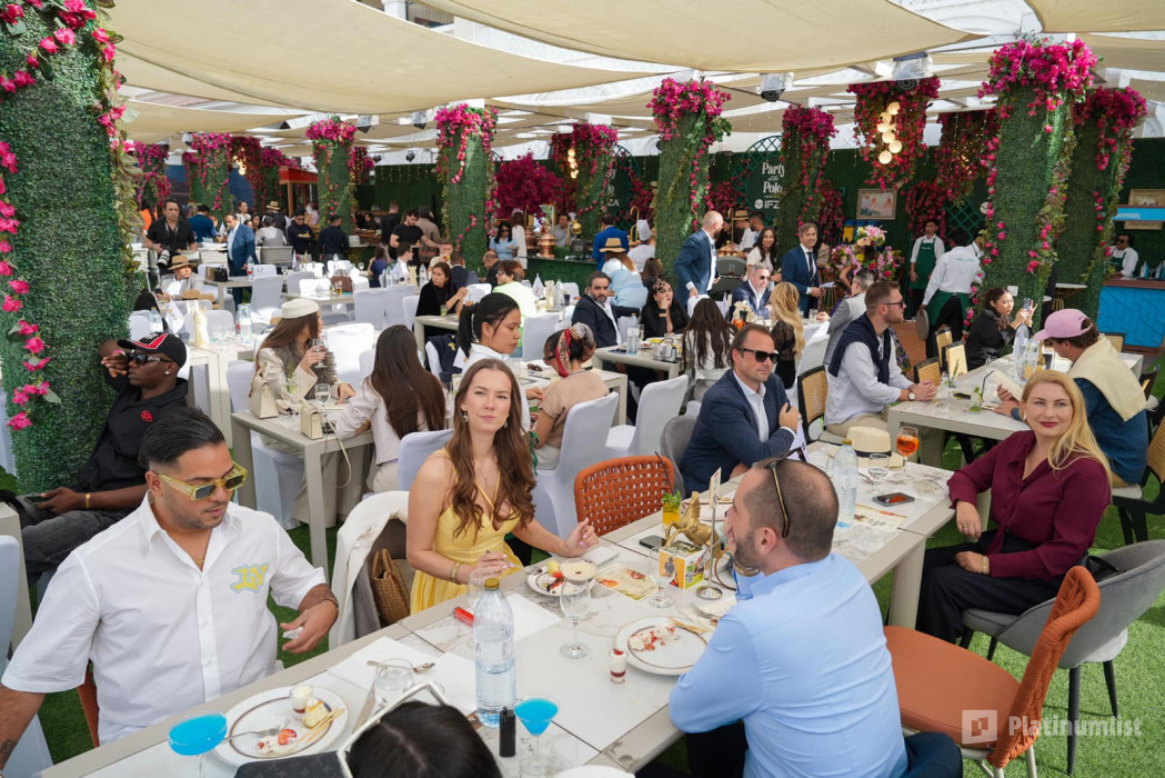 Party at the Polo in Dubai в Дубай: Галерея фото 3xv087