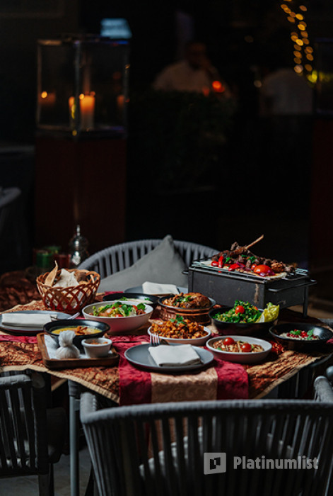 n157jj استديو الصور :دبي في مطعم كورتيارد ذا هيرتاج أوتوغراف كولكشن الفندق التراثي