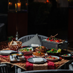 n157jj استديو الصور :دبي في مطعم كورتيارد ذا هيرتاج أوتوغراف كولكشن الفندق التراثي n157jj استديو الصور :دبي في مطعم كورتيارد ذا هيرتاج أوتوغراف كولكشن الفندق التراثي