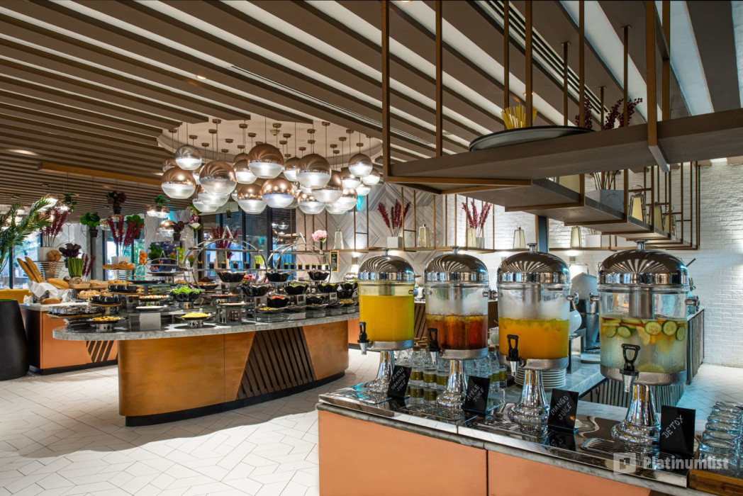 n1571b استديو الصور :جدة في إفطار في نارسس أبحر