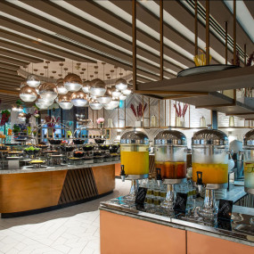 n1571b استديو الصور :جدة في إفطار في نارسس أبحر