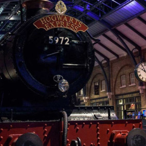 Warner Bros. Studio Tour London from  Marble Arch in London : Galerie de photos 3d70dy