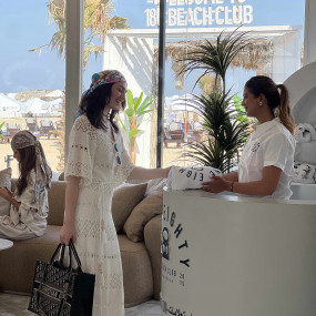 3j511r استديو الصور :الخبر في شاطئ 180 في الخبر