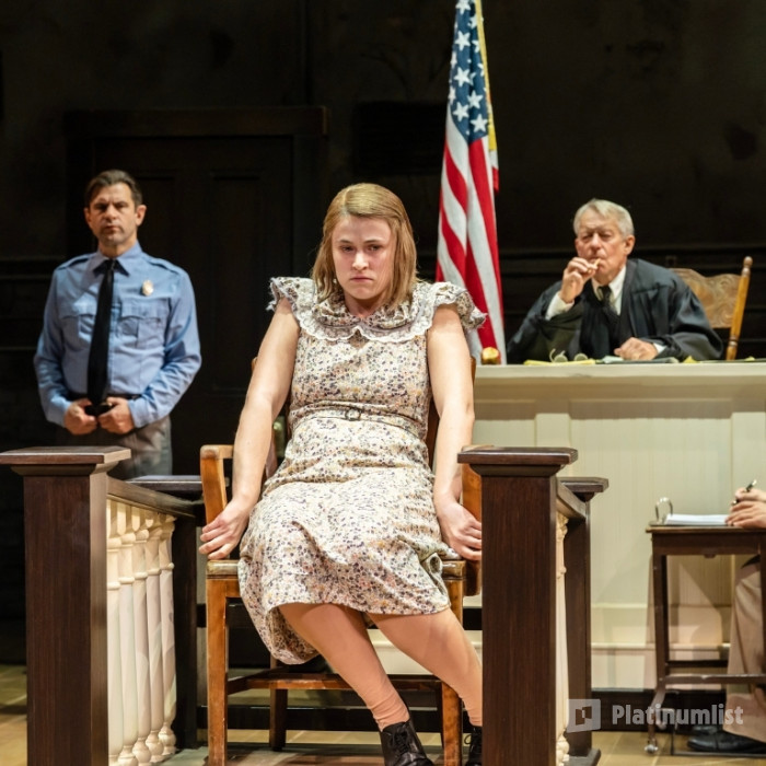 zv60eq استديو الصور :لندن في مسرحية To Kill A Mockingbird في لندن