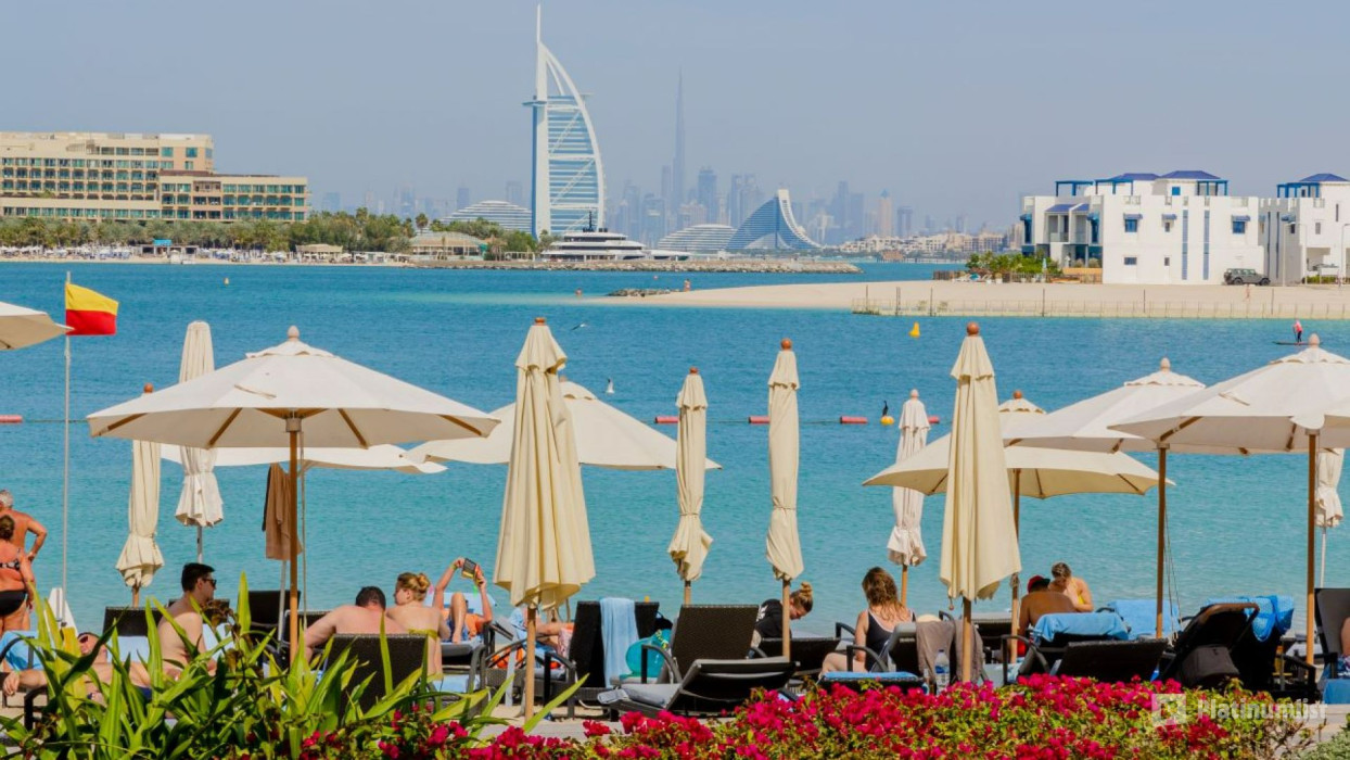 Riva Pool and Beach Access in Dubai: Gallery Photo zg4v08