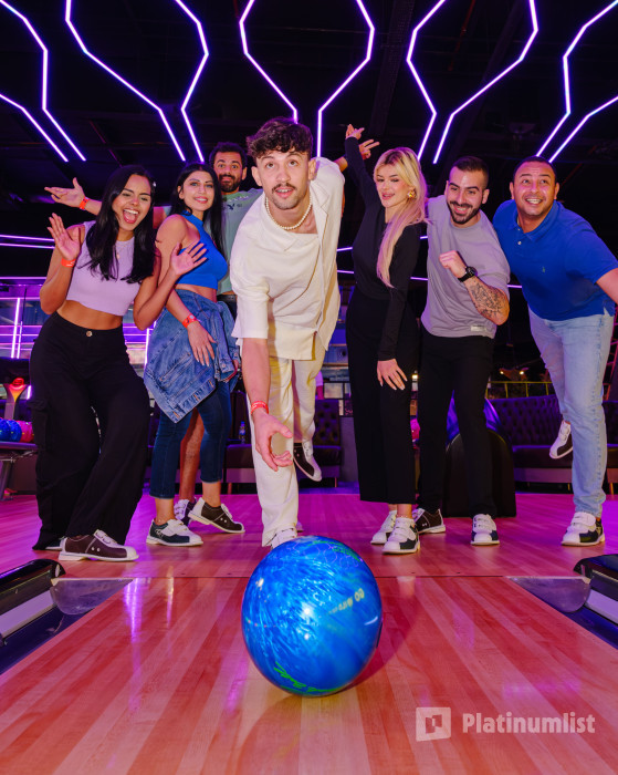 3bjrep استديو الصور :دبي في مركز لوكو بير للترفيه