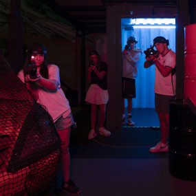 zw6wy4 استديو الصور :دبي في مركز لوكو بير للترفيه