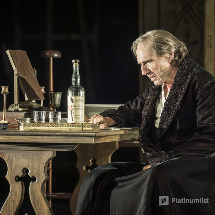 Grace Pervades' Play in London in London : Galerie de photos z94dym