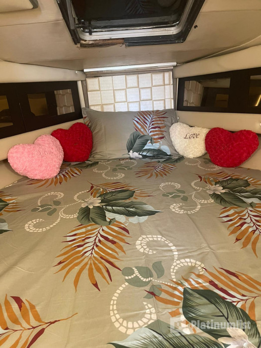 VIP Yacht Lounge with Cabin in Manama: Gallery Photo zm0ywy