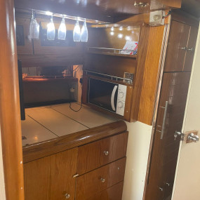 VIP Yacht Lounge with Cabin in Manama: Gallery Photo z94d5m VIP Yacht Lounge with Cabin in Manama: Gallery Photo z94d5m