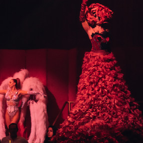 z7xvr8 استديو الصور :دبي في تجربة عرض العشاء الحائزة على جوائز المسرح