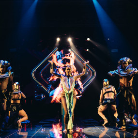 3e7ryq استديو الصور :دبي في تجربة عرض العشاء الحائزة على جوائز المسرح