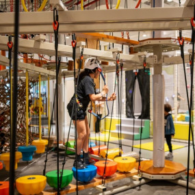 z94dkp استديو الصور :دبي في Adventure Parx + Cafe: Urban Indoor Play Area Dubai