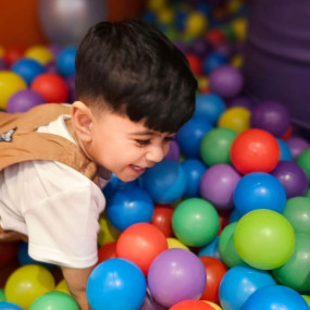 zv6e47 استديو الصور :دبي في Adventure Parx + Cafe: Urban Indoor Play Area Dubai