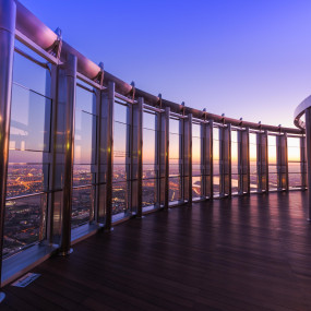 At the Top, Burj Khalifa Silver в Дубай: Галерея фото zm0yj5