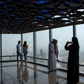 Фотография с At The Top, Burj Khalifa 124th & 125th Floor with Fast Track Access в Дубай: Галерея фото 3pj66e