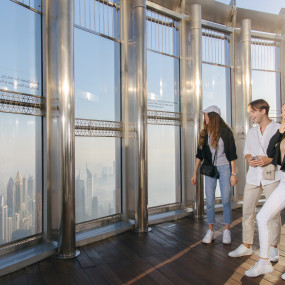 Фотография с At The Top, Burj Khalifa 124th & 125th Floor with Fast Track Access в Дубай: Галерея фото n26bb4