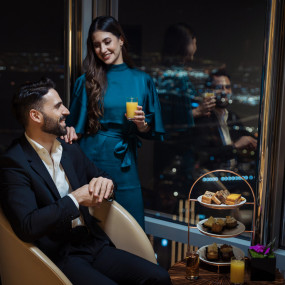 At the Top, Burj Khalifa Platinum в Дубай: Галерея фото 3j5j9r