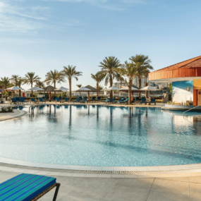 Tiki Pool Party at Sheraton JBR в Дубай: Галерея фото zg46r1
