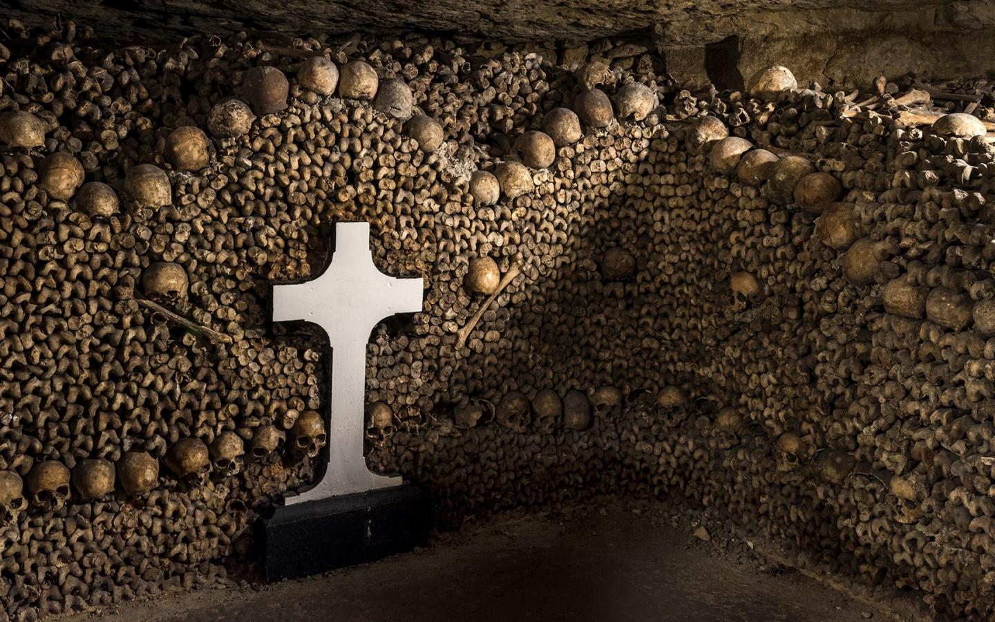 Photo from Catacombs of Paris: Entry Ticket + Audio Guide in باريس: Gallery Photo zw6m2b