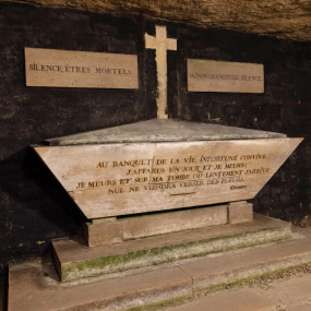 Photo from Catacombs of Paris: Entry Ticket + Audio Guide in باريس: Gallery Photo 38yeb1