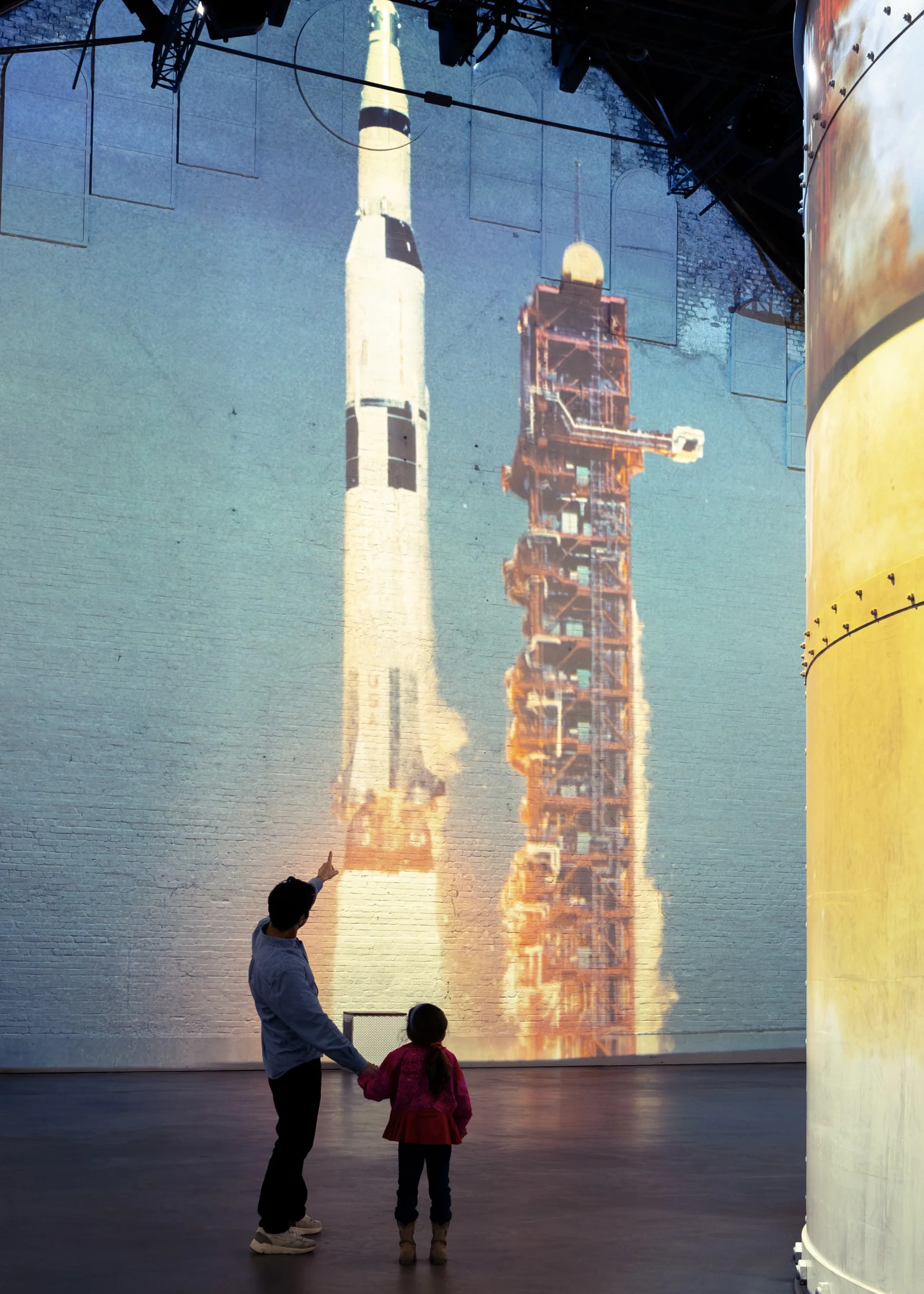 Photo from Fabrique des Lumières: The Moonwalkers in Amsterdam: Gallery Photo 3pj00e