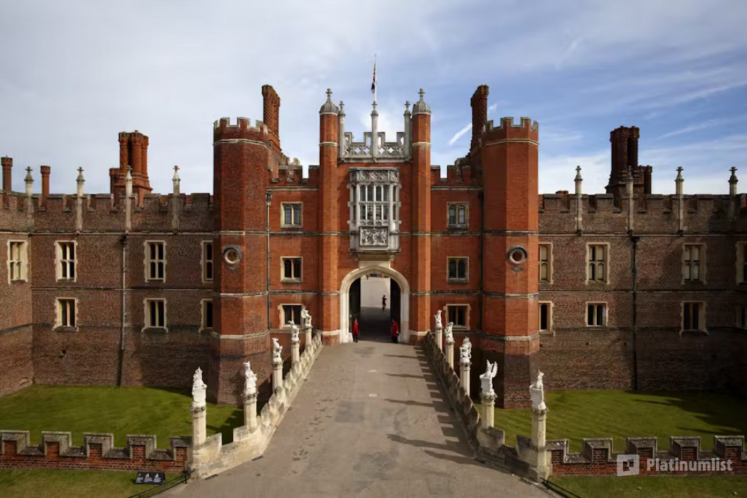 Hampton Court Palace, Gardens & Maze: Entry Ticket in London: Gallery Photo 3qe994 Hampton Court Palace, Gardens & Maze: Entry Ticket in London: Gallery Photo 3qe994