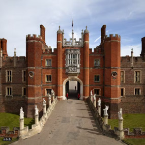 Photo from Hampton Court Palace, Gardens & Maze: Entry Ticket in لندن: Gallery Photo 3qe994