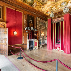 Photo from Hampton Court Palace, Gardens & Maze: Entry Ticket in لندن: Gallery Photo 35y11g