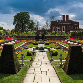 Photo from Hampton Court Palace, Gardens & Maze: Entry Ticket in لندن: Gallery Photo n15kkb
