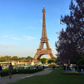 Eiffel Tower: 2nd Floor Access by Stairs in Paris: Gallery Photo 3e7kgb Eiffel Tower: 2nd Floor Access by Stairs in Paris: Gallery Photo 3e7kgb