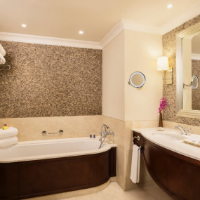 Photo from إقامة 5 نجوم في جيه ايه بالم تري كورت دبي in دبي: Gallery Photo 38kgq3