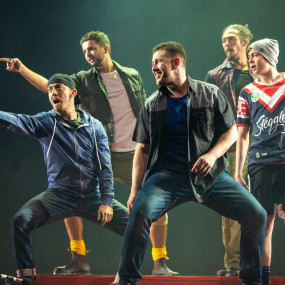 Dein Perry's Tap Dogs в Эр-Рияд: Галерея фото 3b8vg3