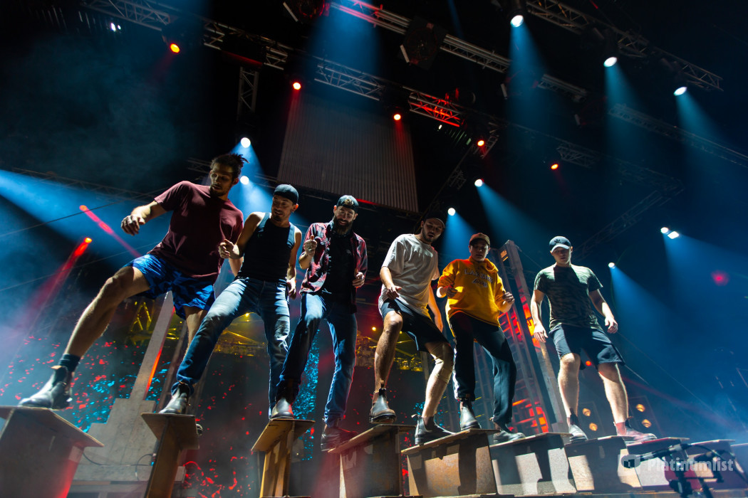 zv58qn استديو الصور :الرياض في Dein Perry's Tap Dogs