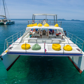 Island Hopping By Yacht in Cebu: Gallery Photo 3y560z