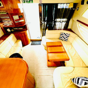 Leo's On Deck AZIMUT 50 Yacht Cruise in Dubai: Gallery Photo 3emdqn