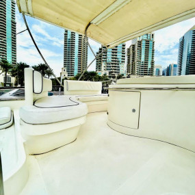 Leo's On Deck AZIMUT 50 Yacht Cruise in Dubai: Gallery Photo 34r9yn