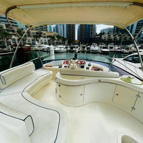 Leo's On Deck AZIMUT 50 Yacht Cruise in Dubai: Gallery Photo 3rb41n
