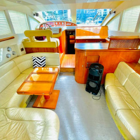 Leo's On Deck AZIMUT 50 Yacht Cruise in Dubai: Gallery Photo 3b4mmn