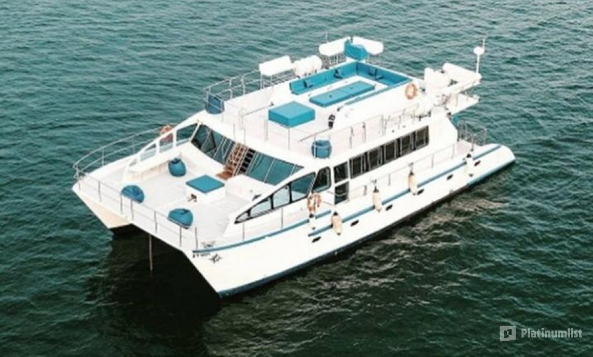 38gg1n استديو الصور :دبي في Leo's On Deck Catamaran Yacht Cruise