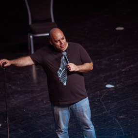 Photo from AMER ZAHR LIVE! at the Theatre - Mall of the Emirates in Dubai: Gallery Photo zw1v43