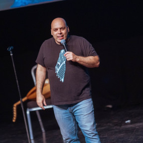 Photo from AMER ZAHR LIVE! at the Theatre - Mall of the Emirates in Dubai: Gallery Photo z9p8qn