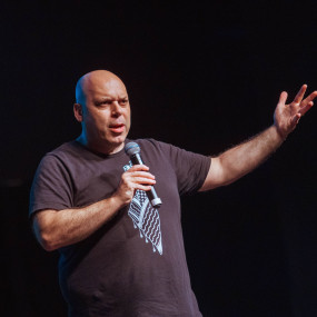 Photo from AMER ZAHR LIVE! at the Theatre - Mall of the Emirates in Dubai: Gallery Photo 3px80n