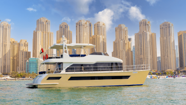 2 Hour Yacht Tour in Dubai Marina with Breakfast or BBQ