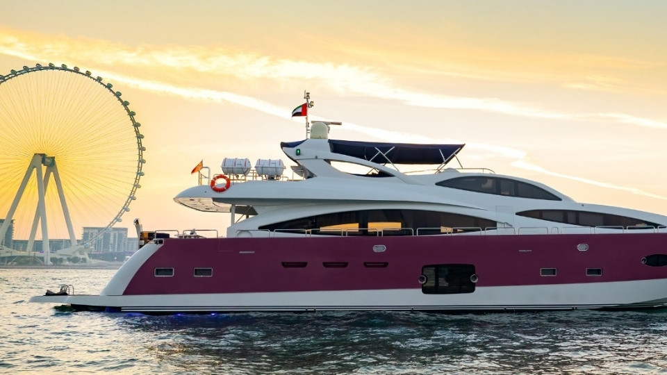 رحلة على يخت لمدة 3 ساعات والسباحة والغطس مع غداء مشاوي لذيذ