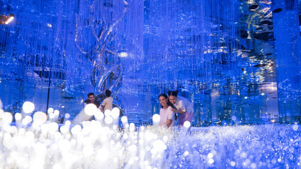 آية - رحلة من خارج هذا العالم