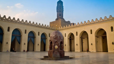 Cairo: Explore Al-Hakim Mosque with Local Guide