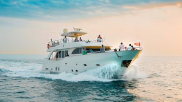 جولة بحرية لمدة ساعة في مرسى دبي. جولة بحرية لمدة ساعة في مرسى دبي.