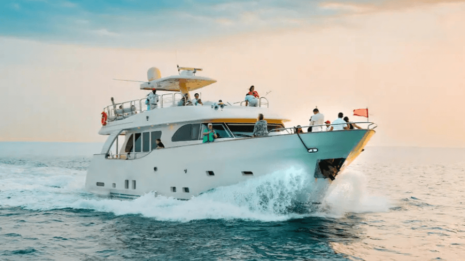 Dubai Marina 1 Hour Yacht Tour