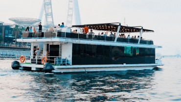 Dubai Marina 1 Hour Yacht Tour